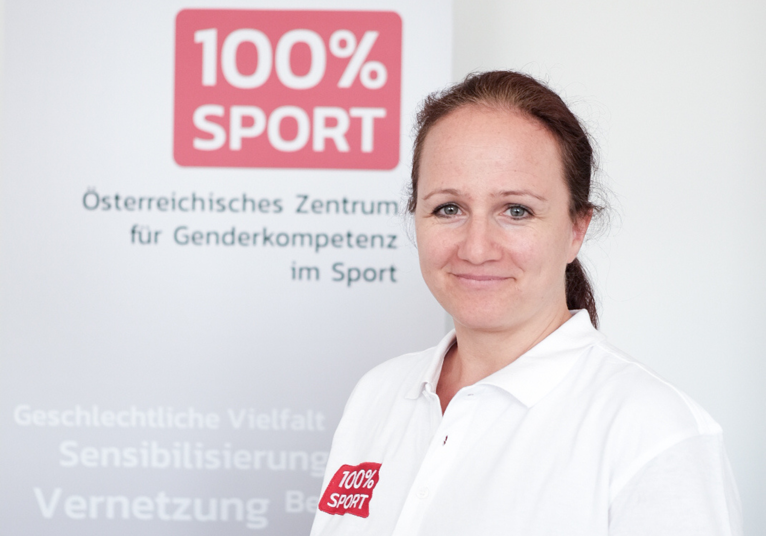 100 % SPORT - Portät - Mag.a Clara Anzenbacher Referentin für Intervention, Fachbereich SAFE SPORT